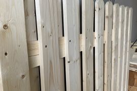 Vertical fence panel